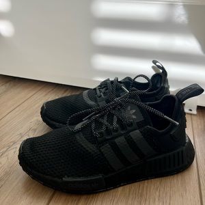 Adidas Nmd R1 training shoes black